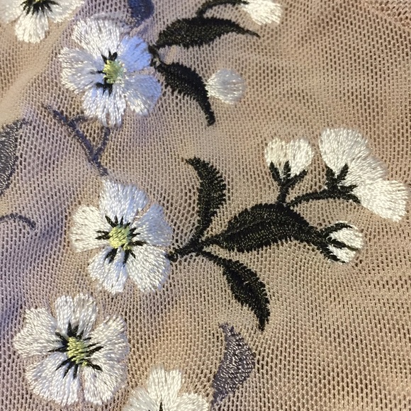 Glassons Cream TShirt with flowers - Picture 7 of 7